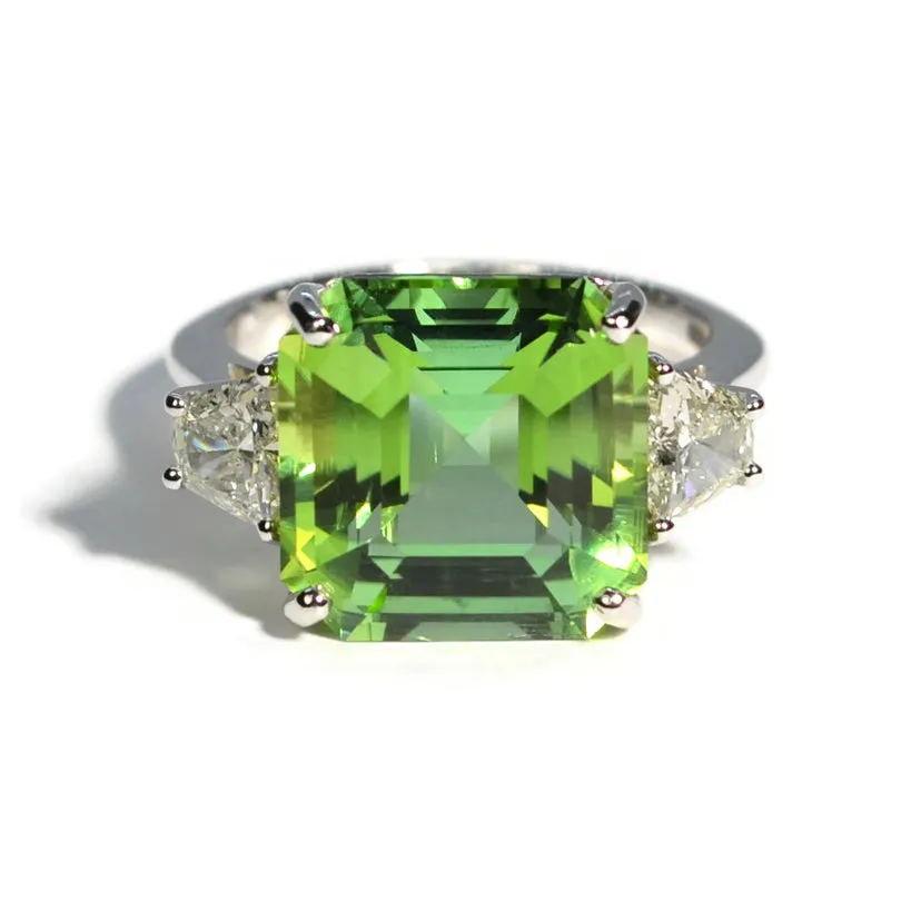 A & Furst - Party - One of a Kind Cocktail Ring with Green Tourmaline and Diamonds, 18k White Gold