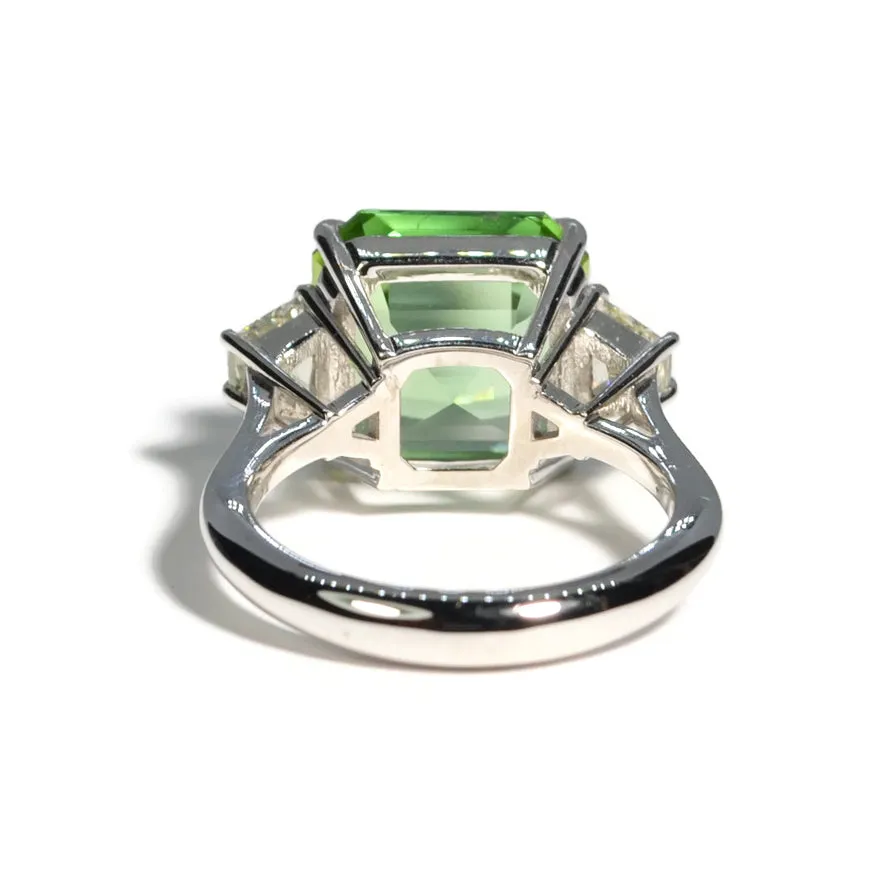 A & Furst - Party - One of a Kind Cocktail Ring with Green Tourmaline and Diamonds, 18k White Gold