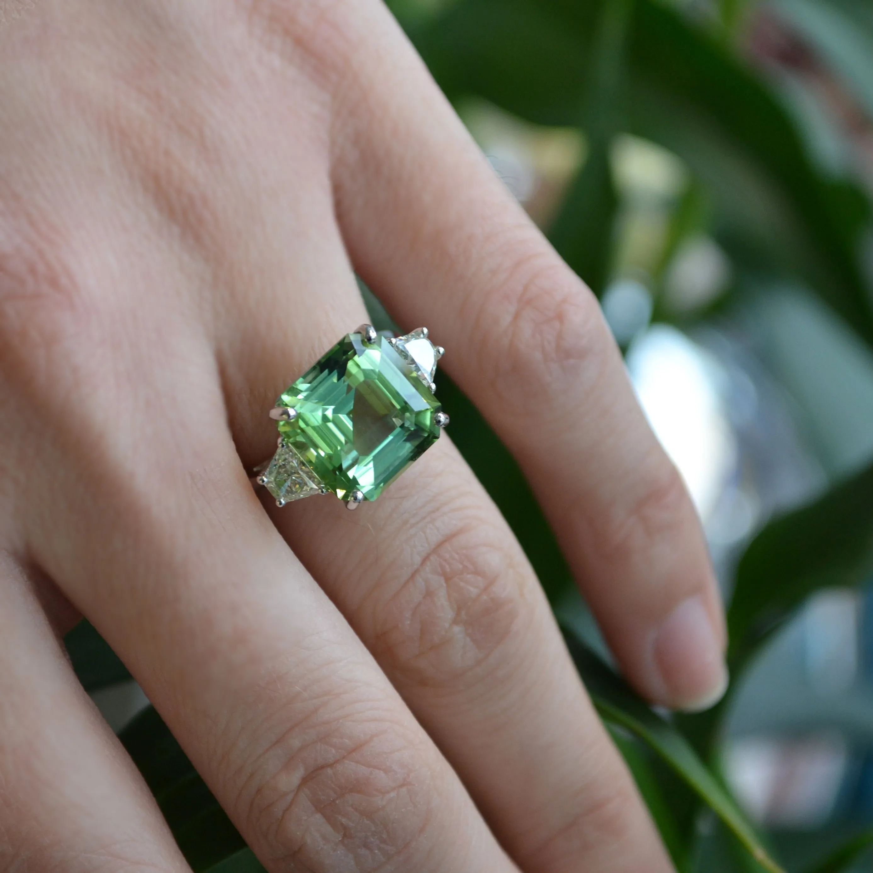 A & Furst - Party - One of a Kind Cocktail Ring with Green Tourmaline and Diamonds, 18k White Gold