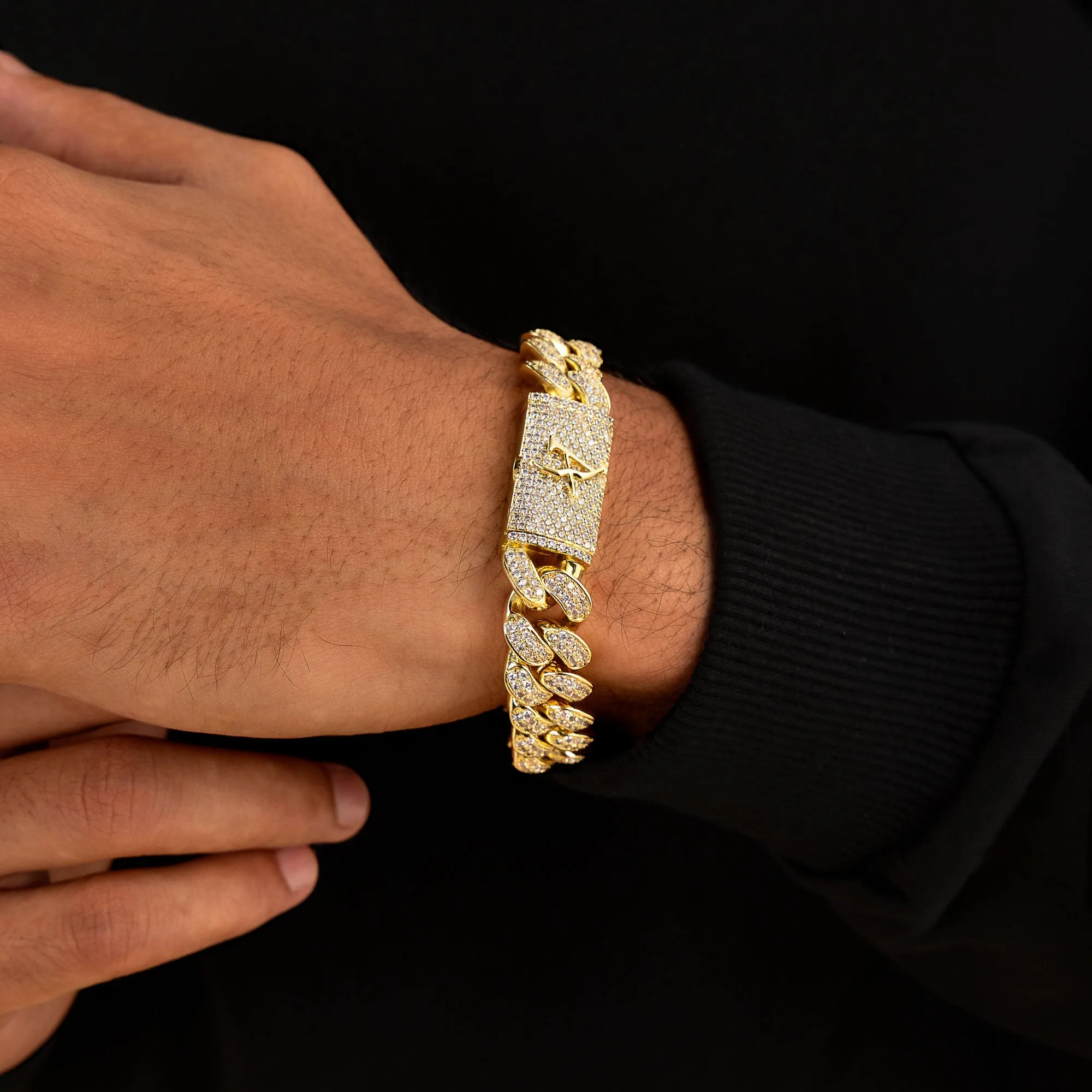 Aporro A Cuban Link Yellow Gold Bracelet- 7