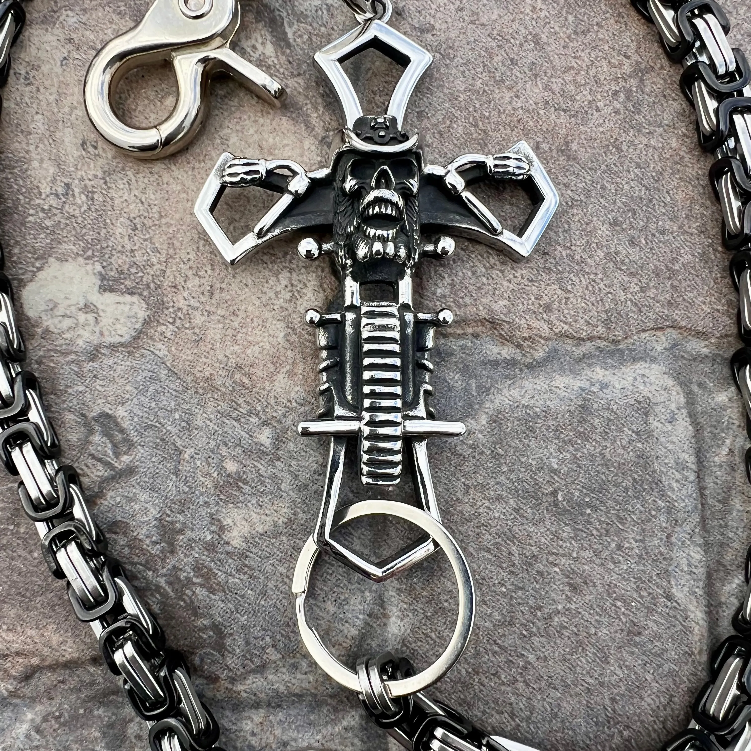 Cowboy Cross Wallet Chain - Black & Silver Daytona Deluxe - WC228D