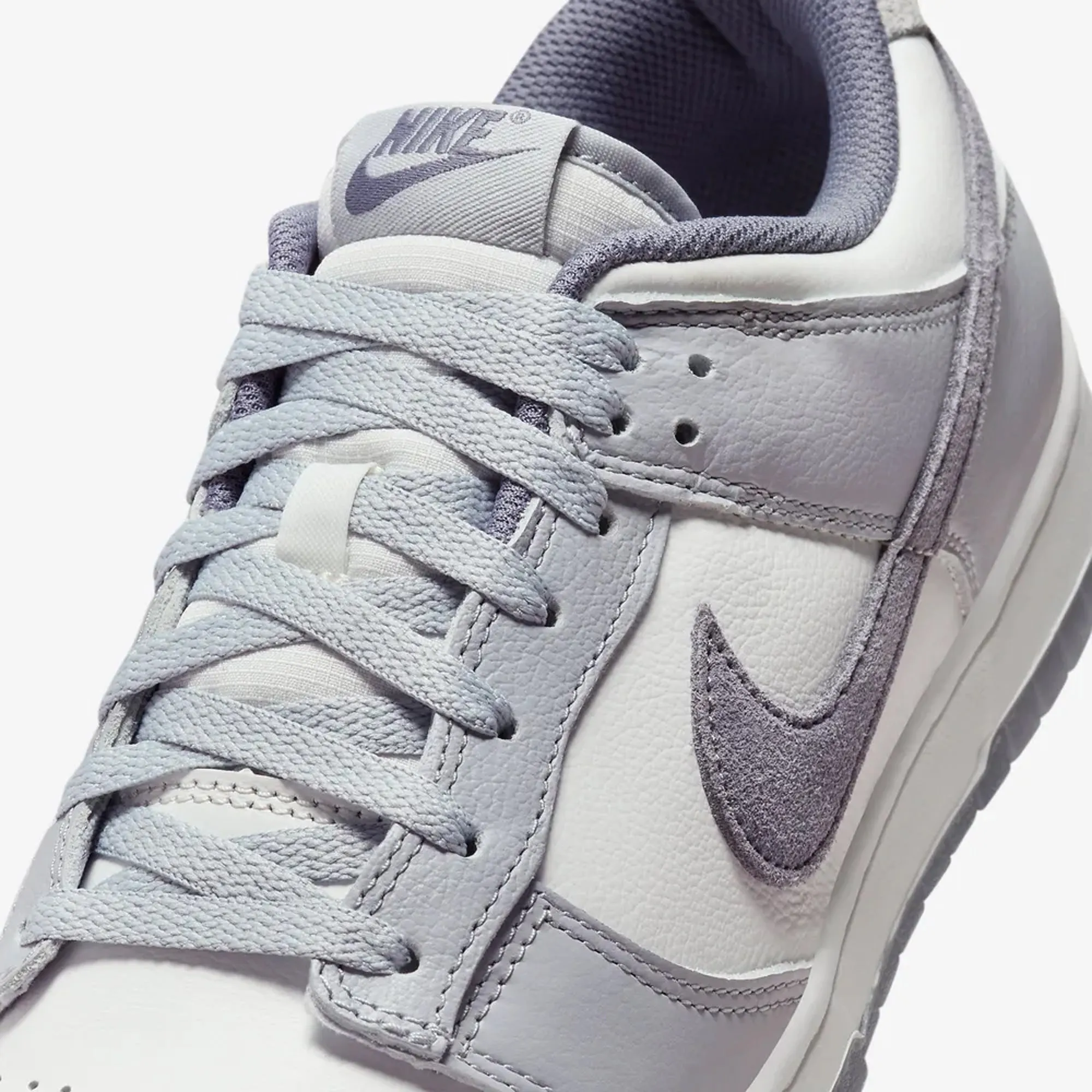 DUNK LOW RETRO SE 'WHITE/LIGHT CARBON-PLATINUM TINT'