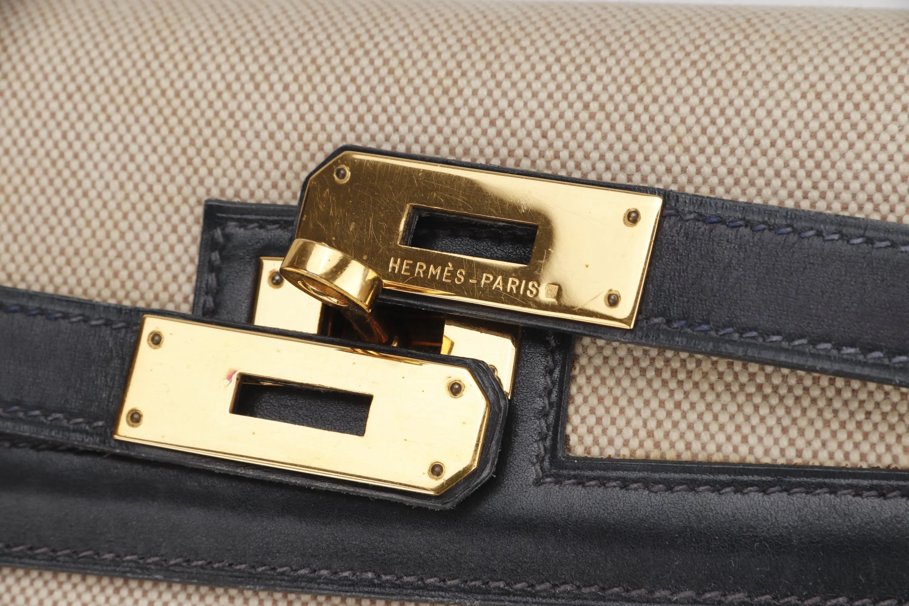 HERMES KELLY 32 (STAMP X CIRCLE) INDIGO BLUE TOILE CANVAS GOLD HARDWARE, WITH KEYS, LOCK, STRAP & DUST COVER