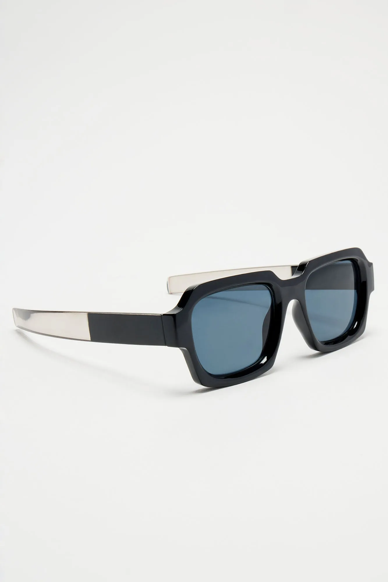 Keep Me Retro Sunglasses - Black/White