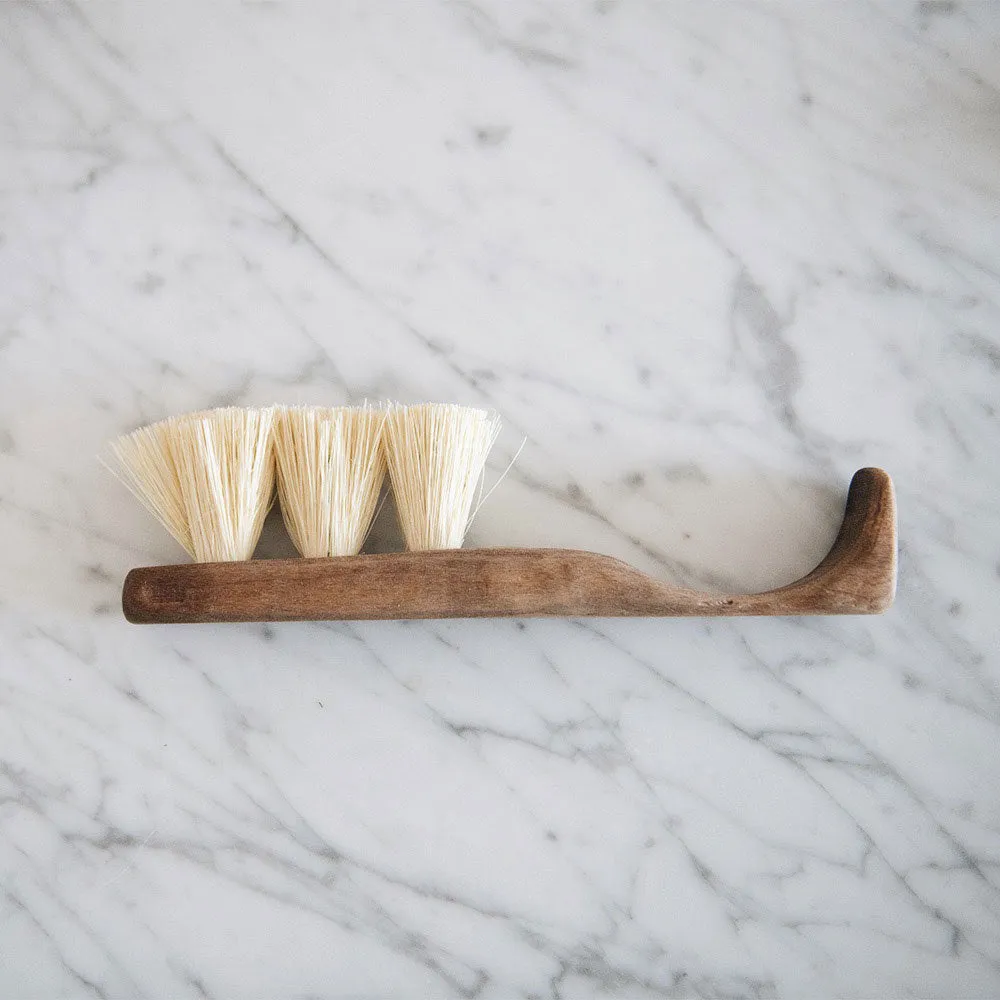 Medium Wooden Counter Brush No. MT0933