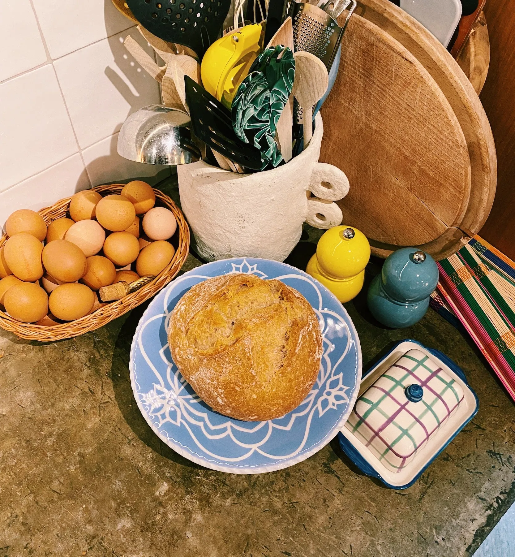 Vaisselle Boutique Hot Cakes Blue Cake Platter