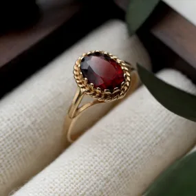 Vintage | Primrose Garnet Ring